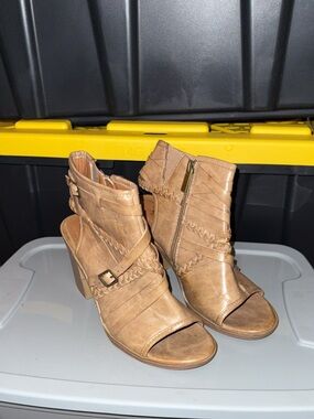 Womens Tan Open-Toe Strappy Block Heel Booties by BUCKLE